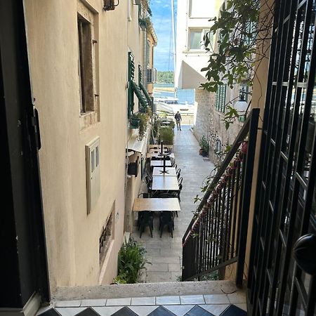 Swan City Apartment & Room 希贝尼克 外观 照片