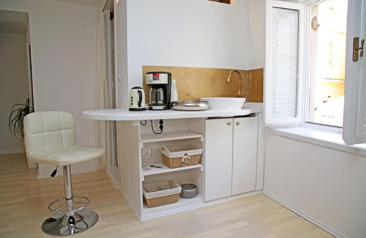 Swan City Apartment & Room 希贝尼克 外观 照片