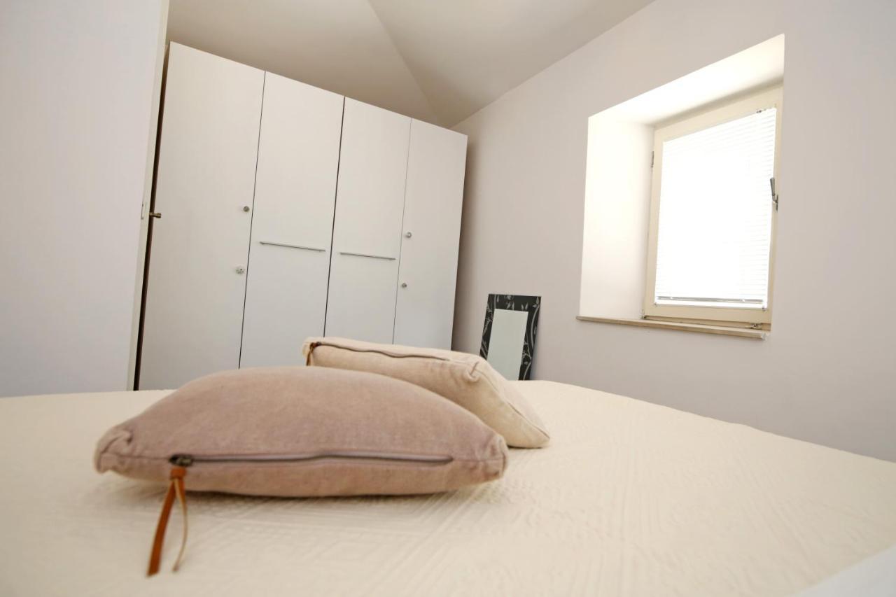 Swan City Apartment & Room 希贝尼克 外观 照片