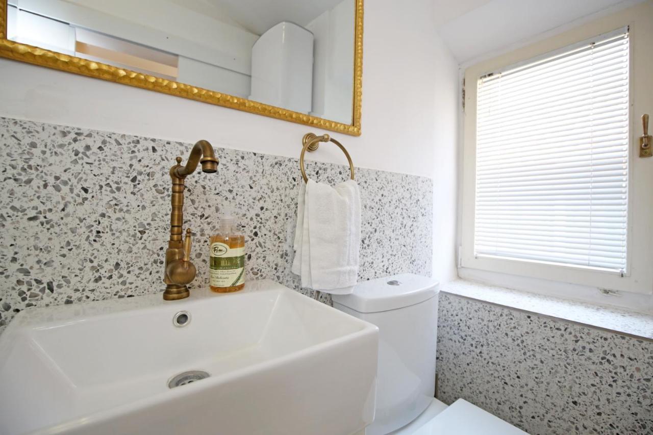 Swan City Apartment & Room 希贝尼克 外观 照片