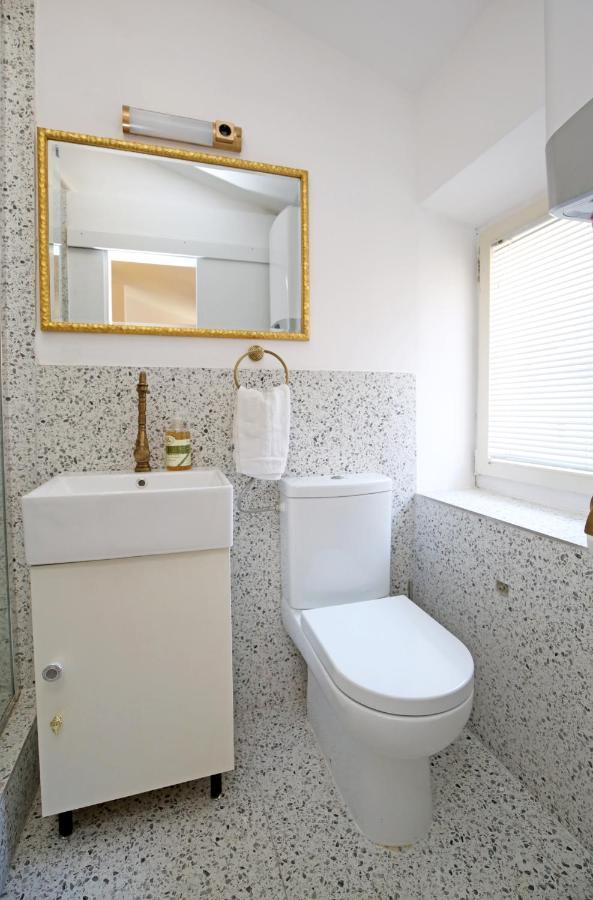 Swan City Apartment & Room 希贝尼克 外观 照片