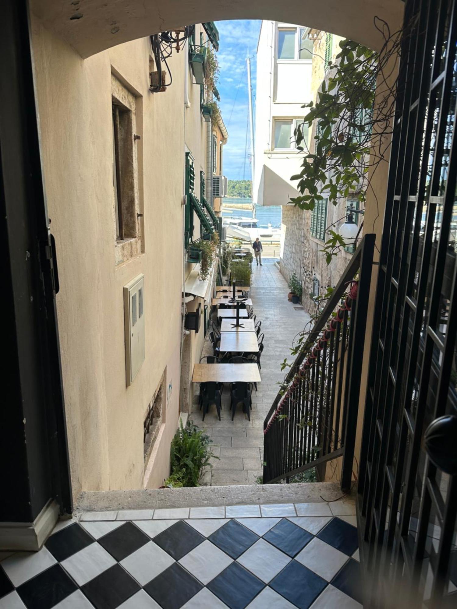 Swan City Apartment & Room 希贝尼克 外观 照片